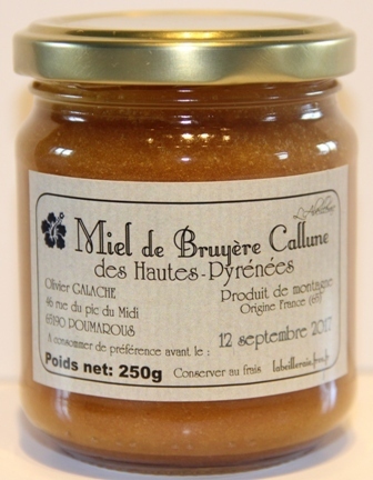 Miel de bruyère de callune bio – texture gélifiée et goût intense, récolté en forêt